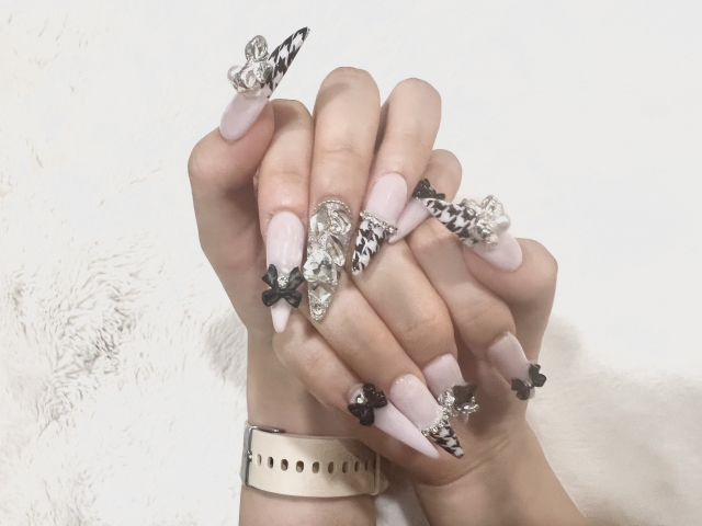 スカルプチュアによる美しい黄金比の縦長フォルム形成